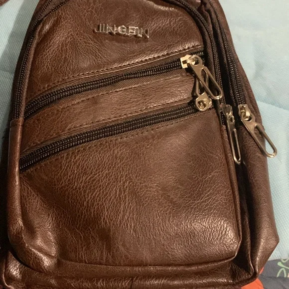 NWOT- Crossbody bag - Picture 3 of 4